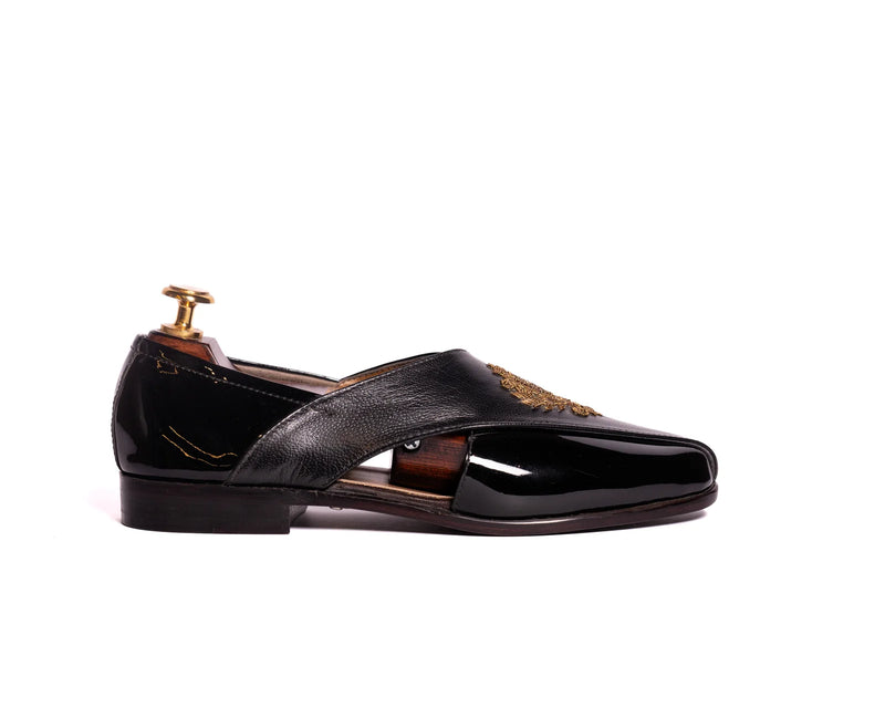 Black / 4