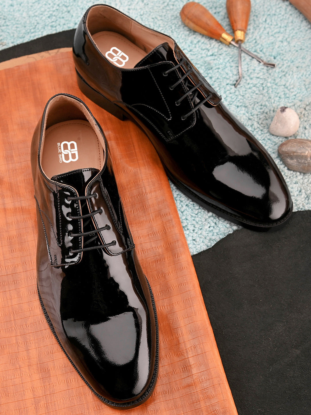 Elegant Black Blake-Stitched Leather Shoes with Minimal Stitching