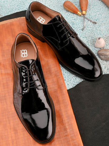 Elegant Black Blake-Stitched Leather Shoes with Minimal Stitching